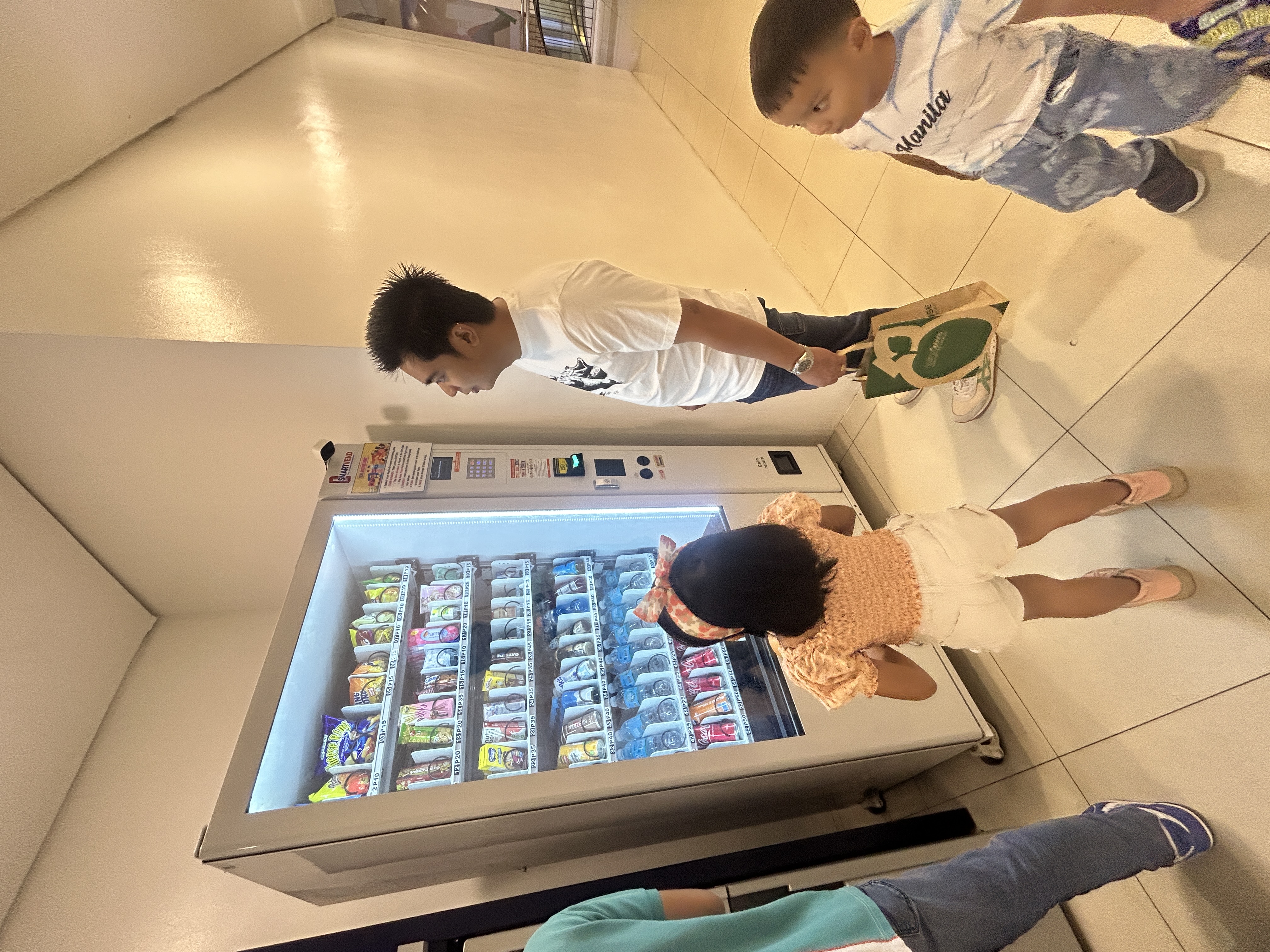 kids at the vendo machine