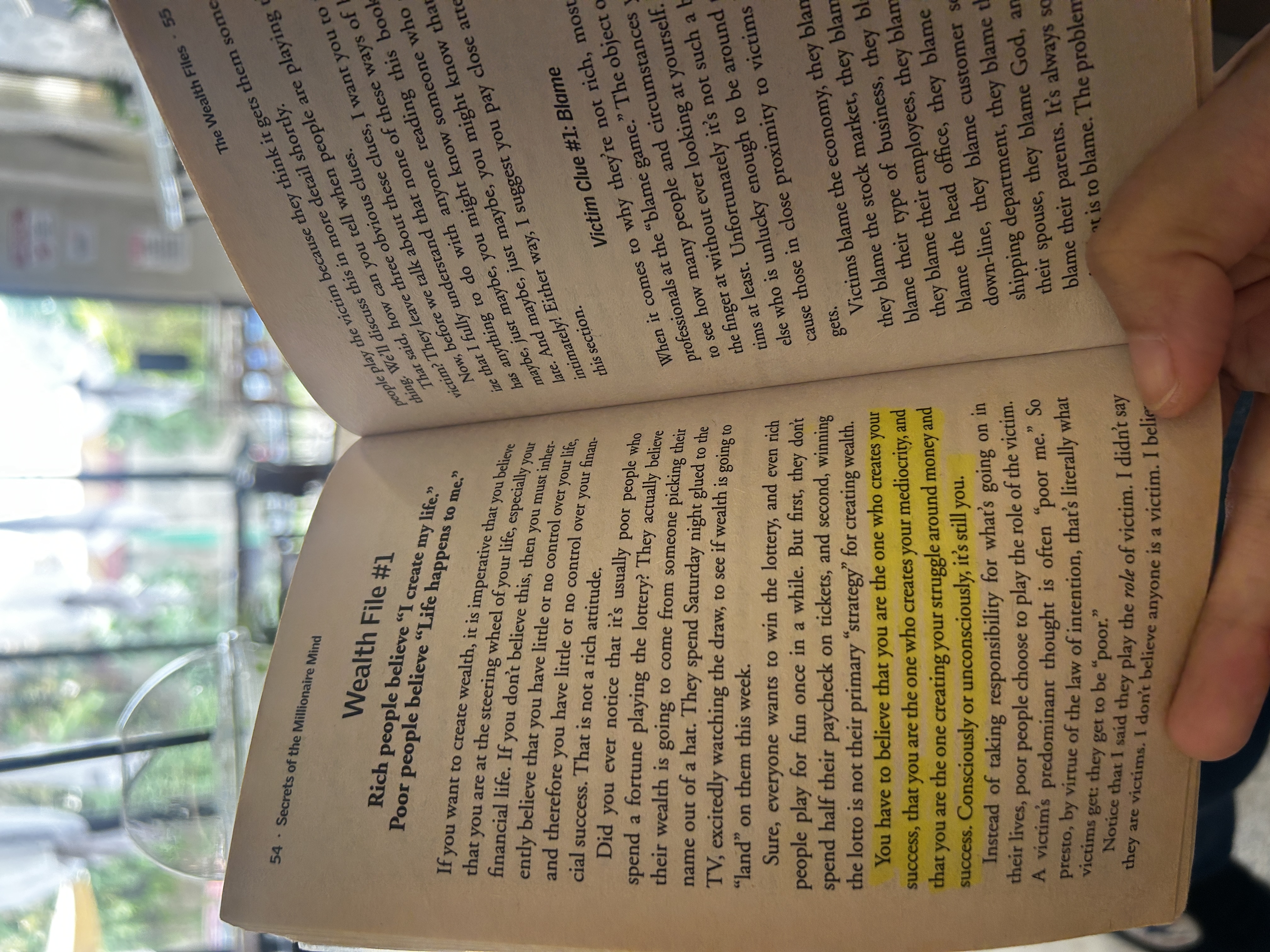 reading while eating